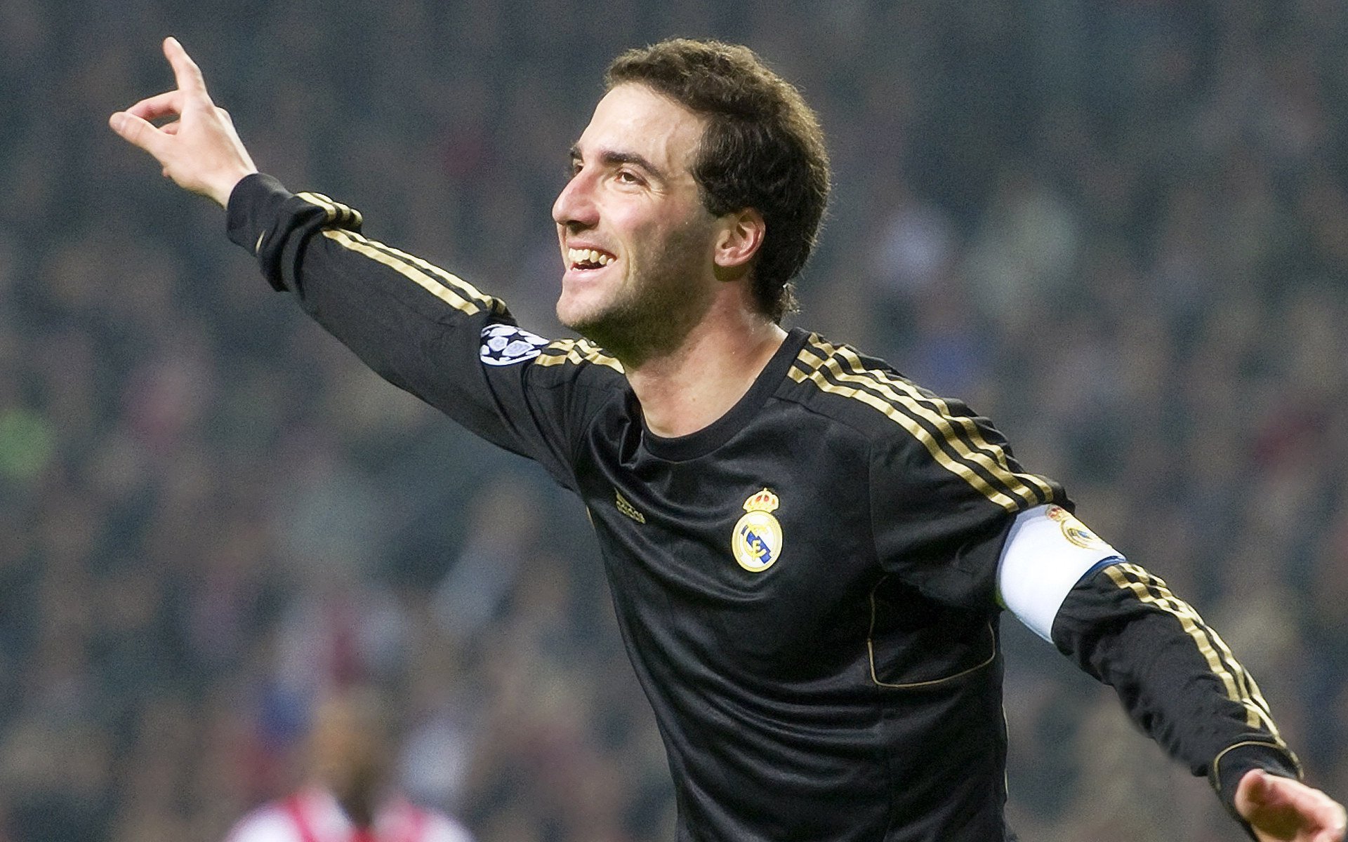 王者归来!XX队强势卫冕联赛冠军,创历史新纪录