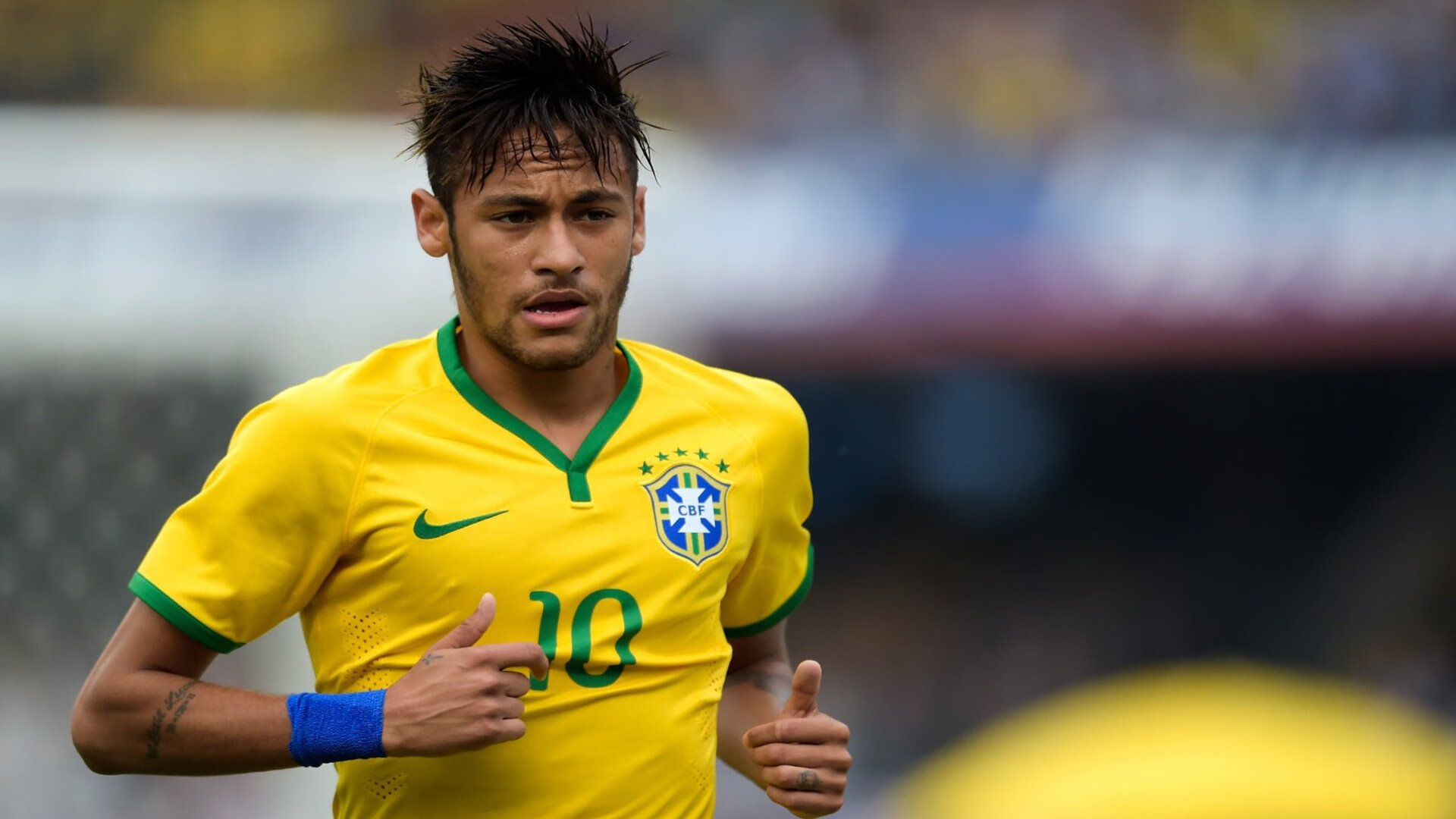 潘展乐破亚洲纪录夺金,中国游泳新星闪耀国际赛场