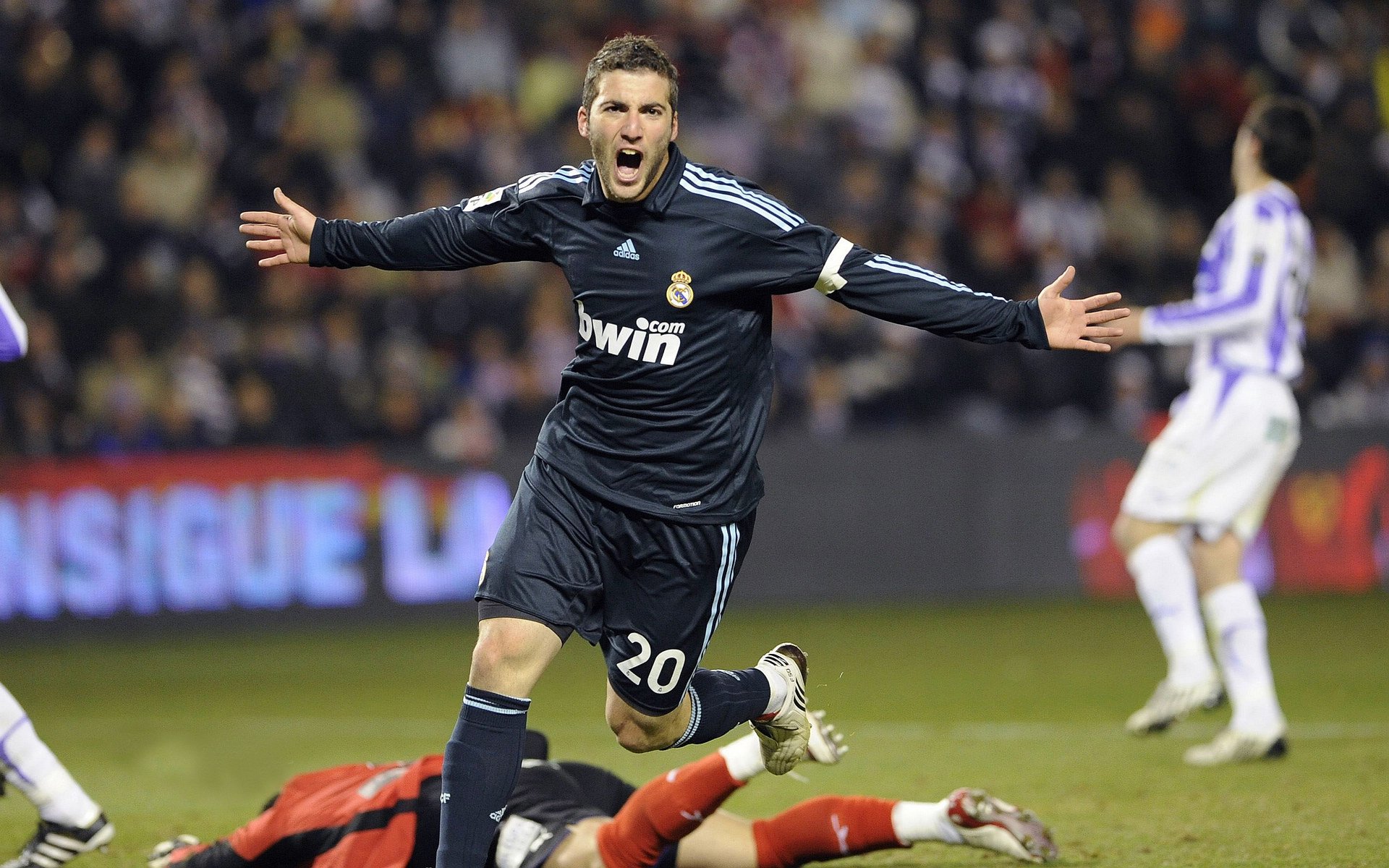 德约科维奇再创历史 温网夺冠追平传奇纪录