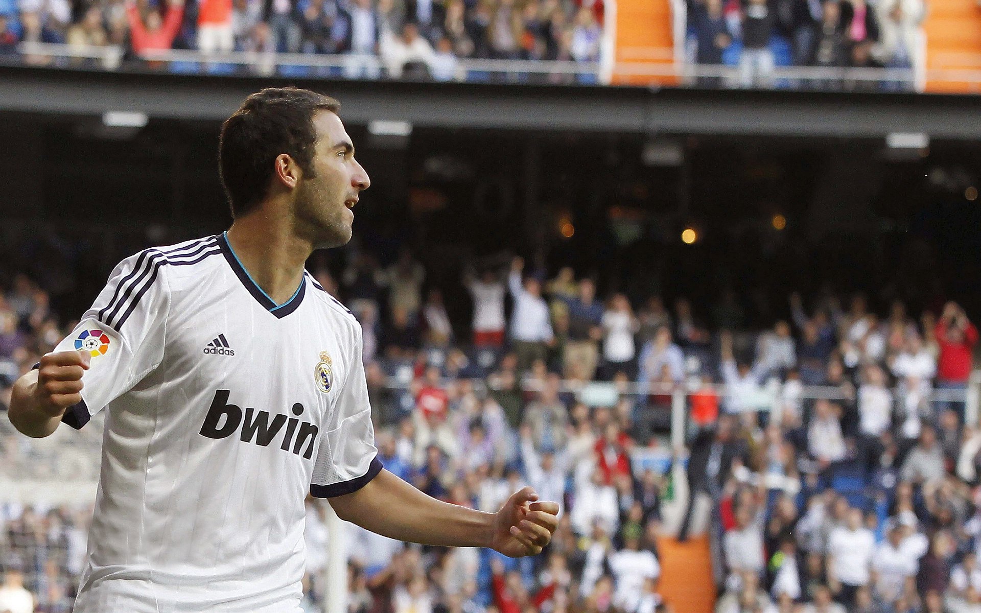 双加时鏖战！湖人险胜勇士，詹姆斯关键三分锁定胜局