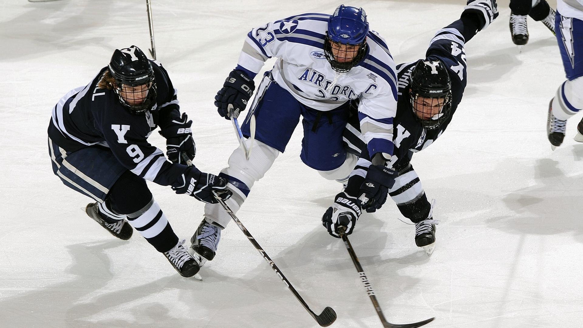 冰球联赛激战正酣,豪门对决引爆赛季高潮