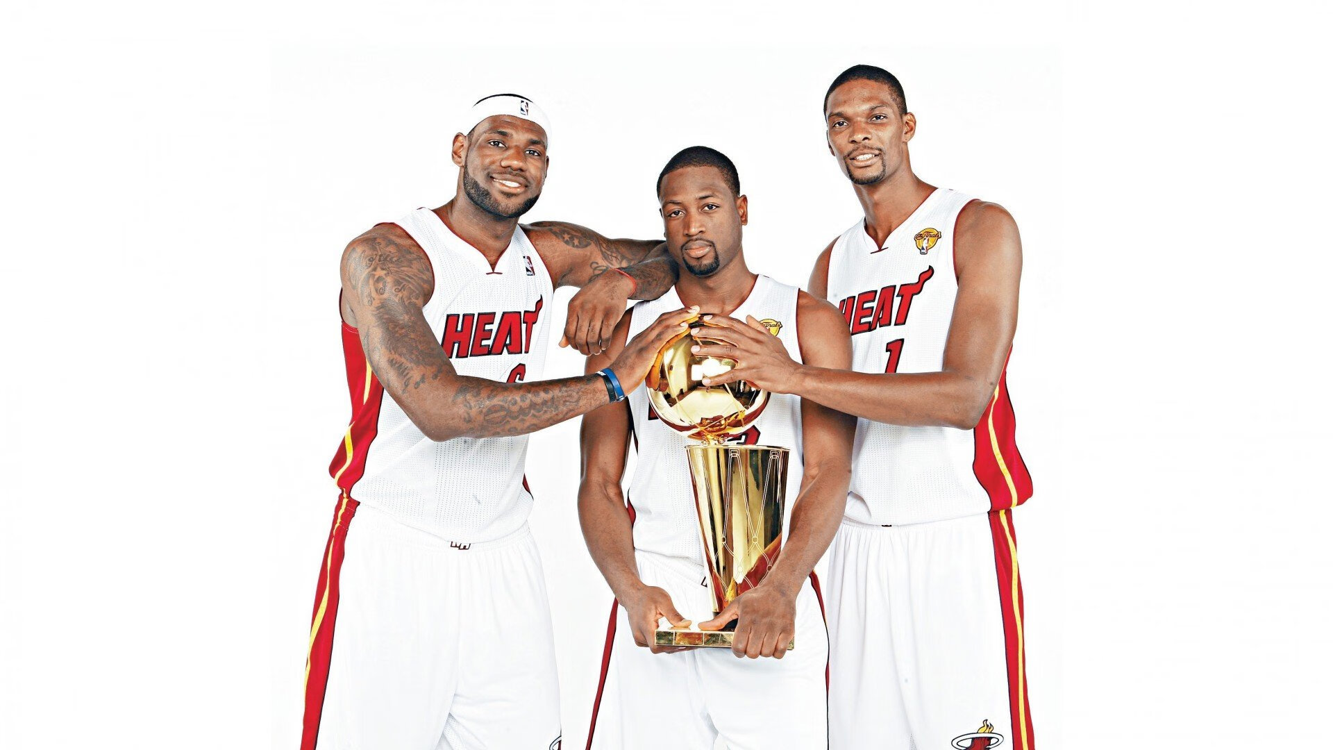 NBA总决赛激战正酣,勇士队逆转取胜,库里独砍40分率队扳平大比分